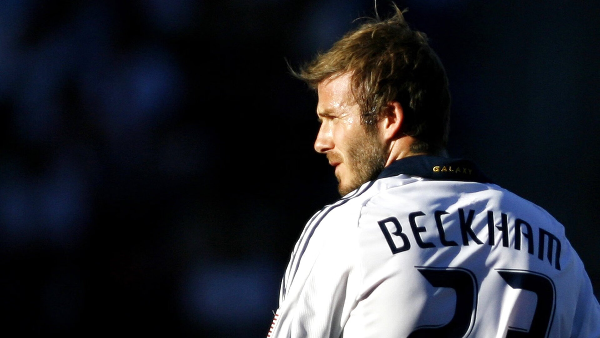 米兰体育赛事-纽卡斯尔整体协作压制对方控球意图，纽卡斯尔球队